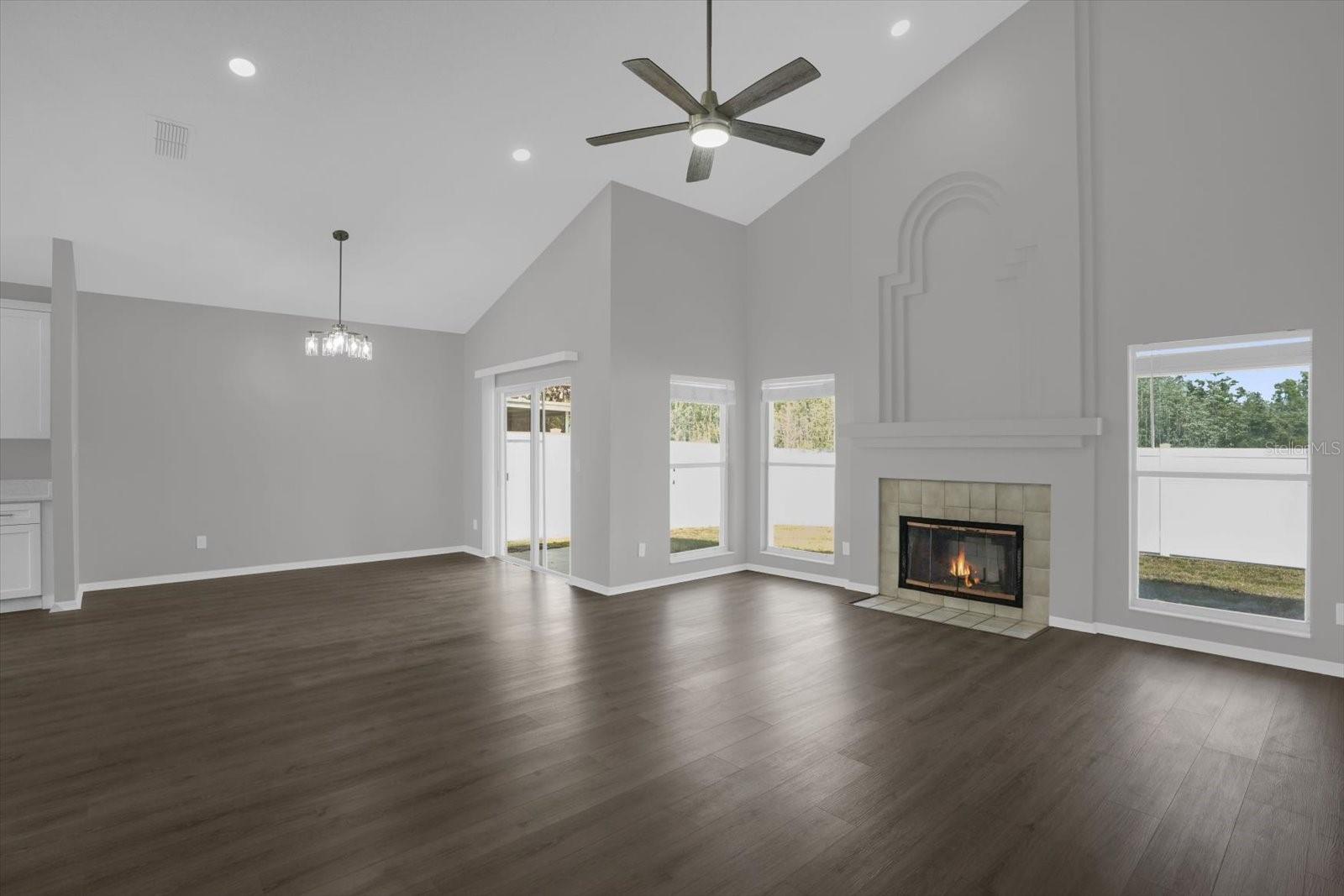 Image 5 of 27 For 595 Queensbridge Drive