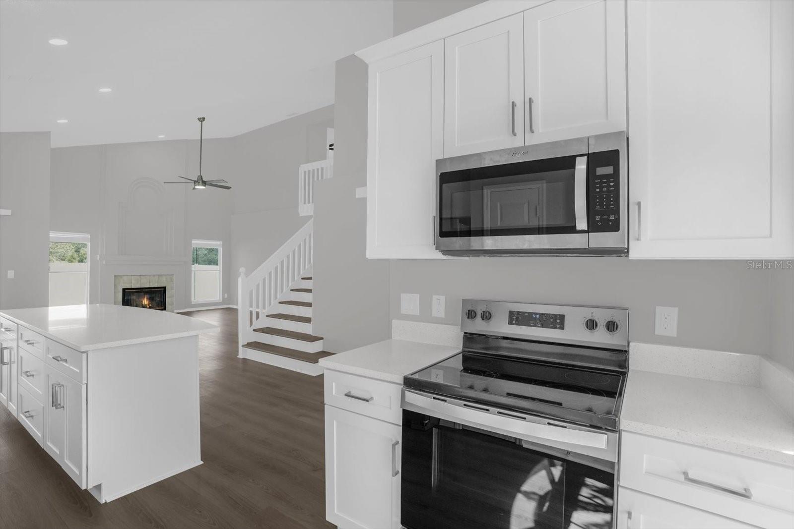 Image 9 of 27 For 595 Queensbridge Drive