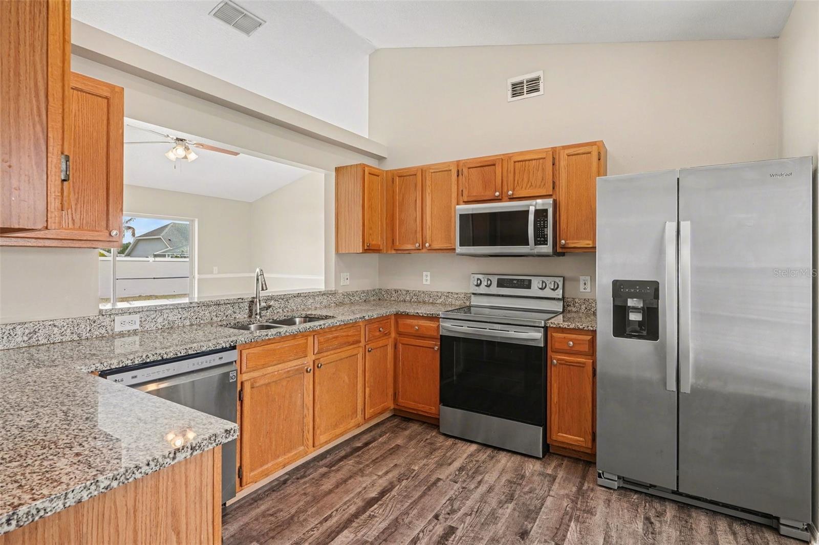 Image 6 of 15 For 5626 Loma Vista Court