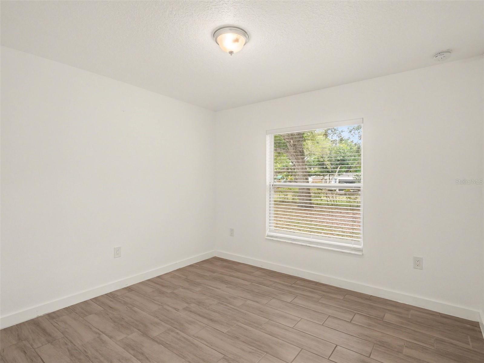 Image 10 of 18 For 810 21st Street E