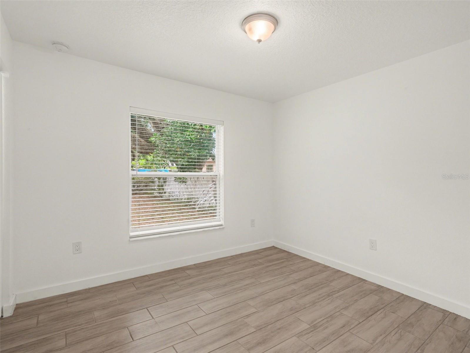 Image 12 of 18 For 810 21st Street E