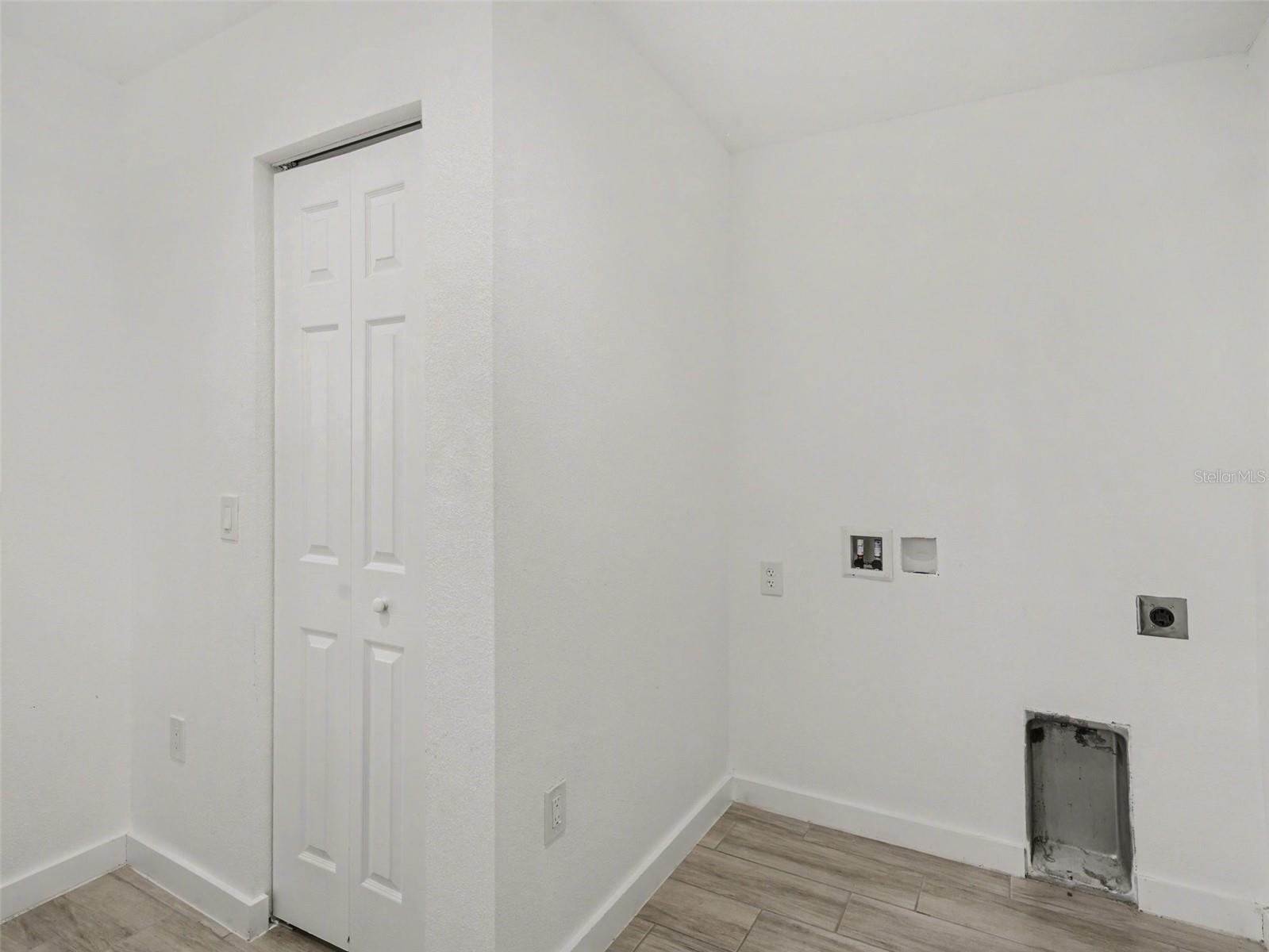 Image 14 of 18 For 810 21st Street E