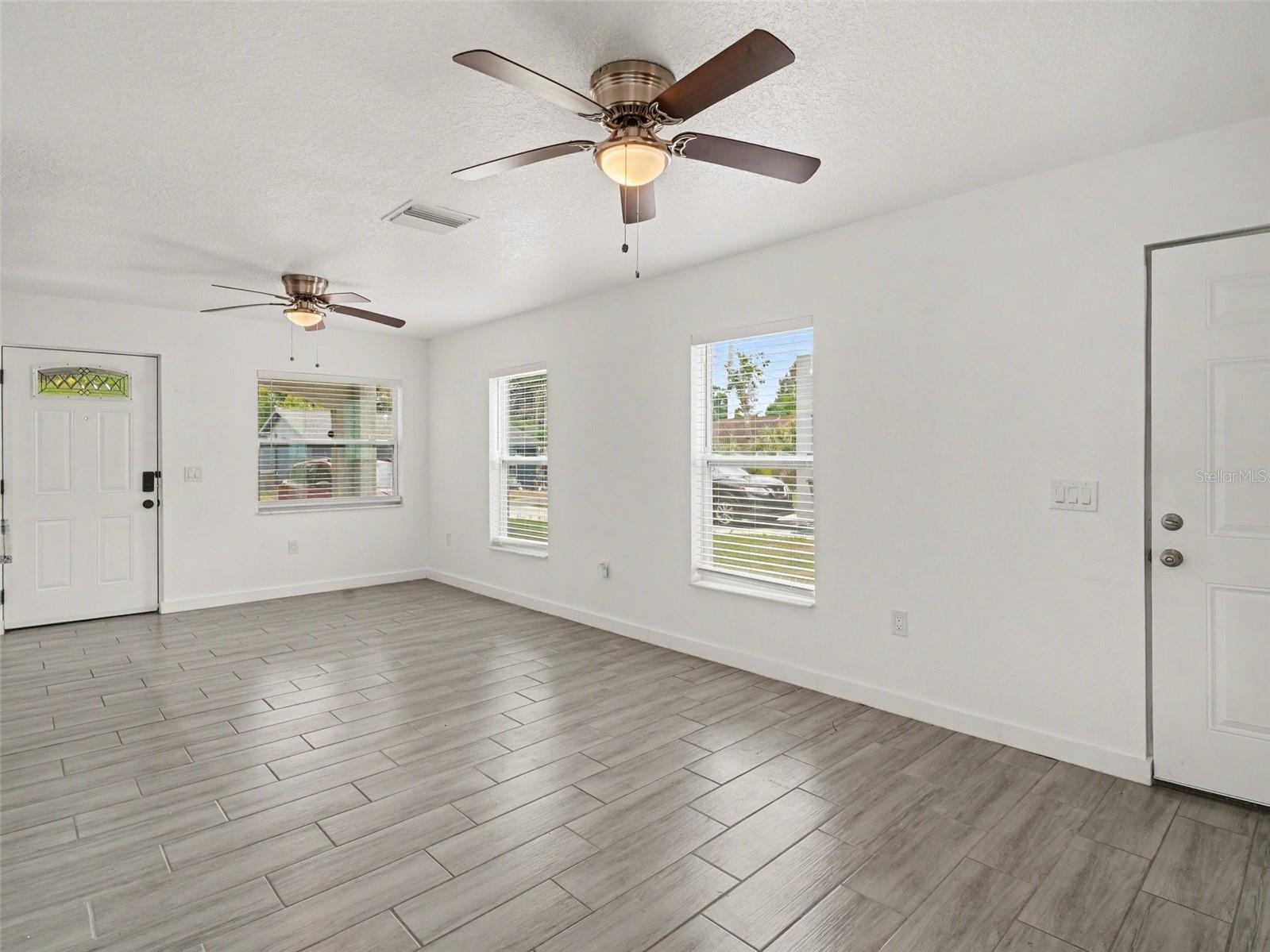 Image 4 of 18 For 810 21st Street E