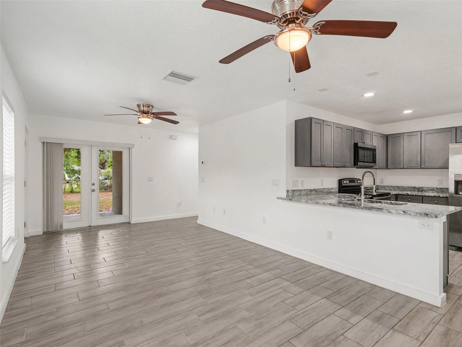 Image 6 of 18 For 810 21st Street E