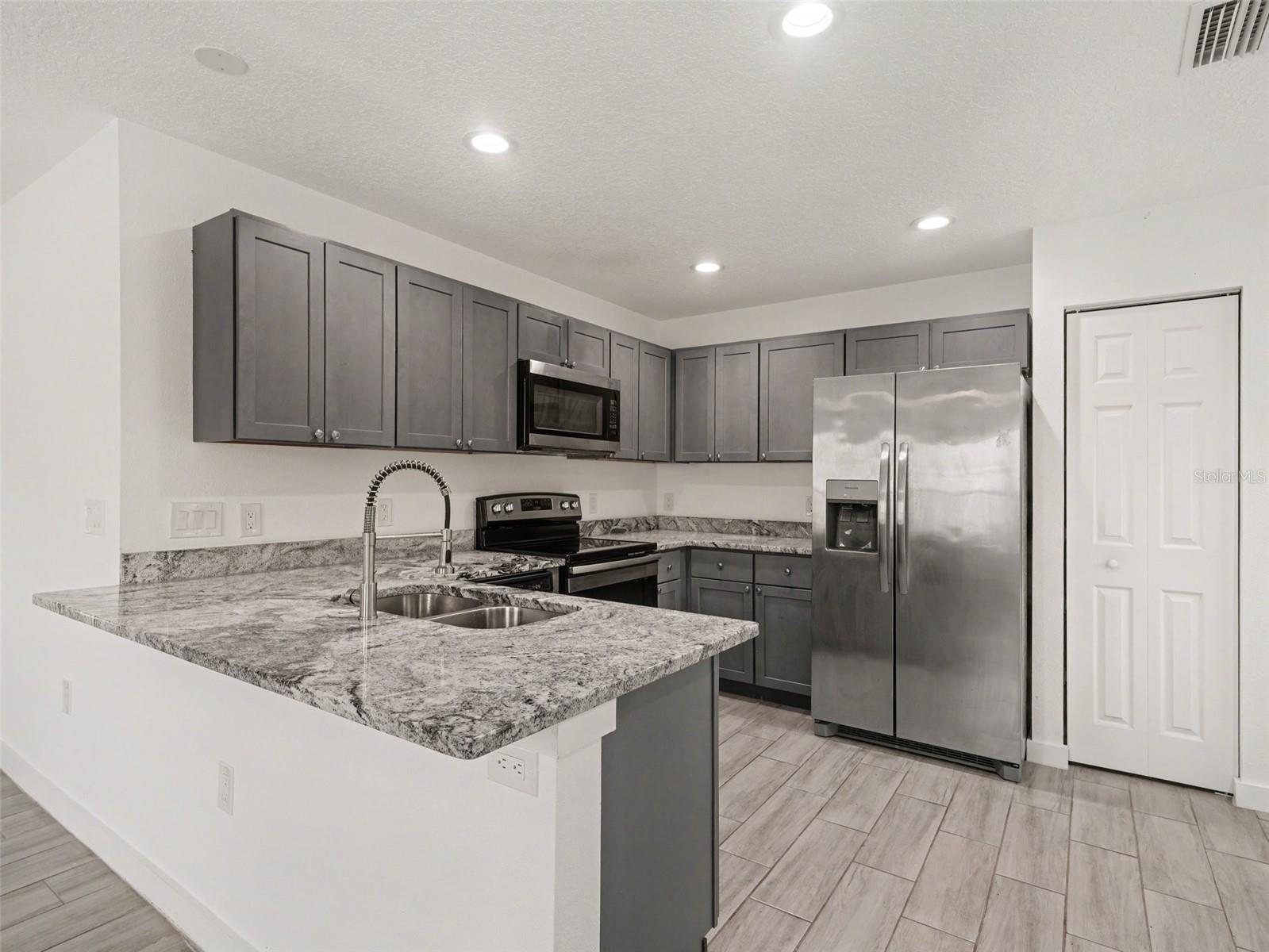 Image 7 of 18 For 810 21st Street E