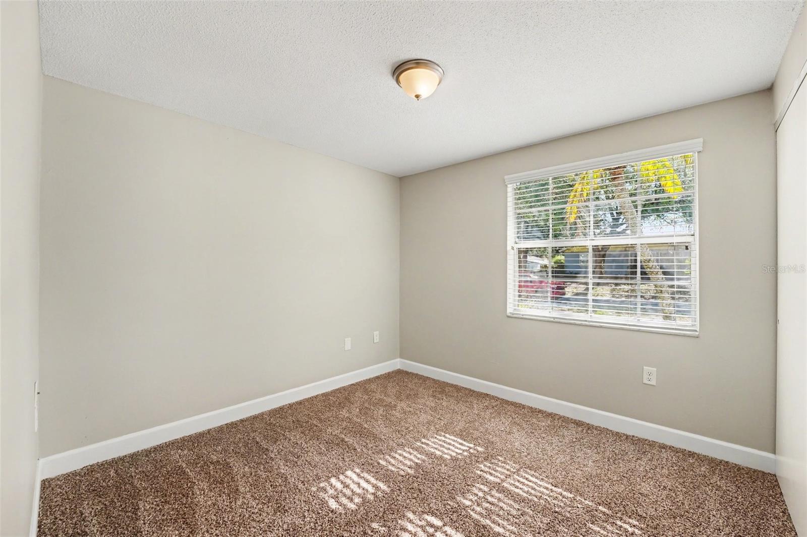 Image 17 of 25 For 1615 Seneca Avenue