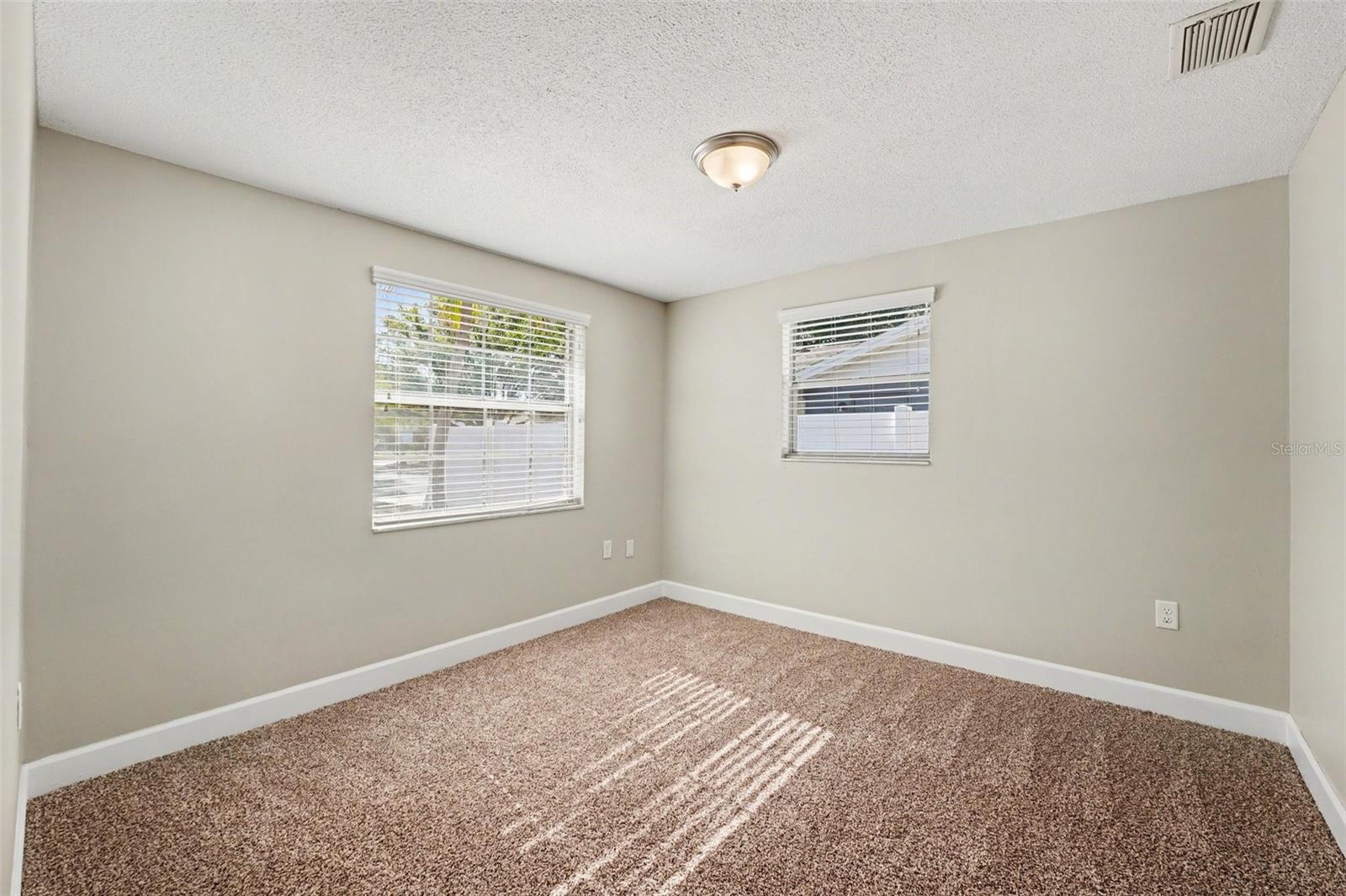 Image 19 of 25 For 1615 Seneca Avenue