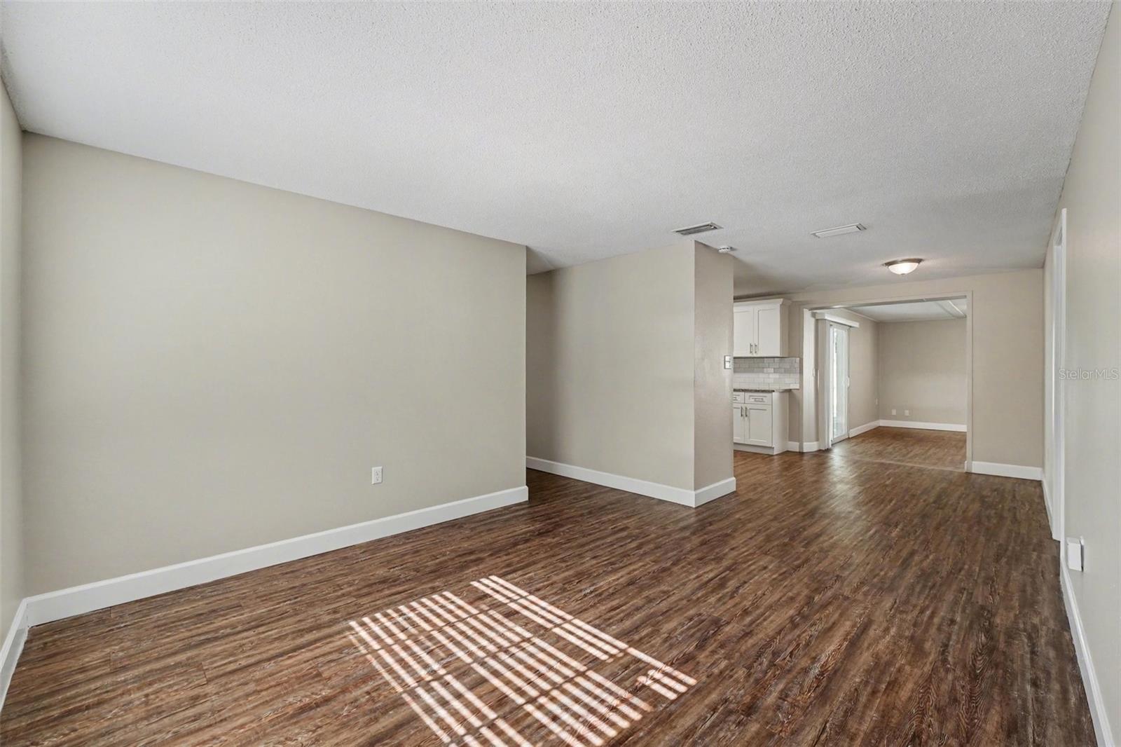 Image 3 of 25 For 1615 Seneca Avenue
