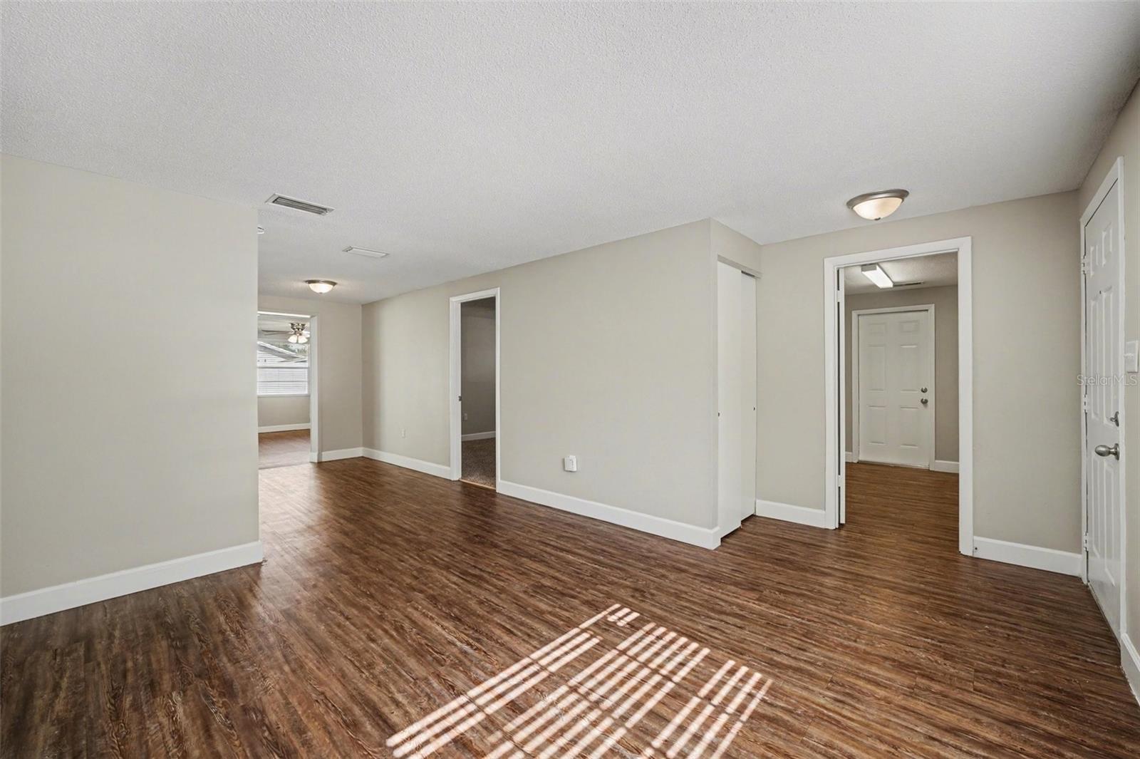 Image 4 of 25 For 1615 Seneca Avenue