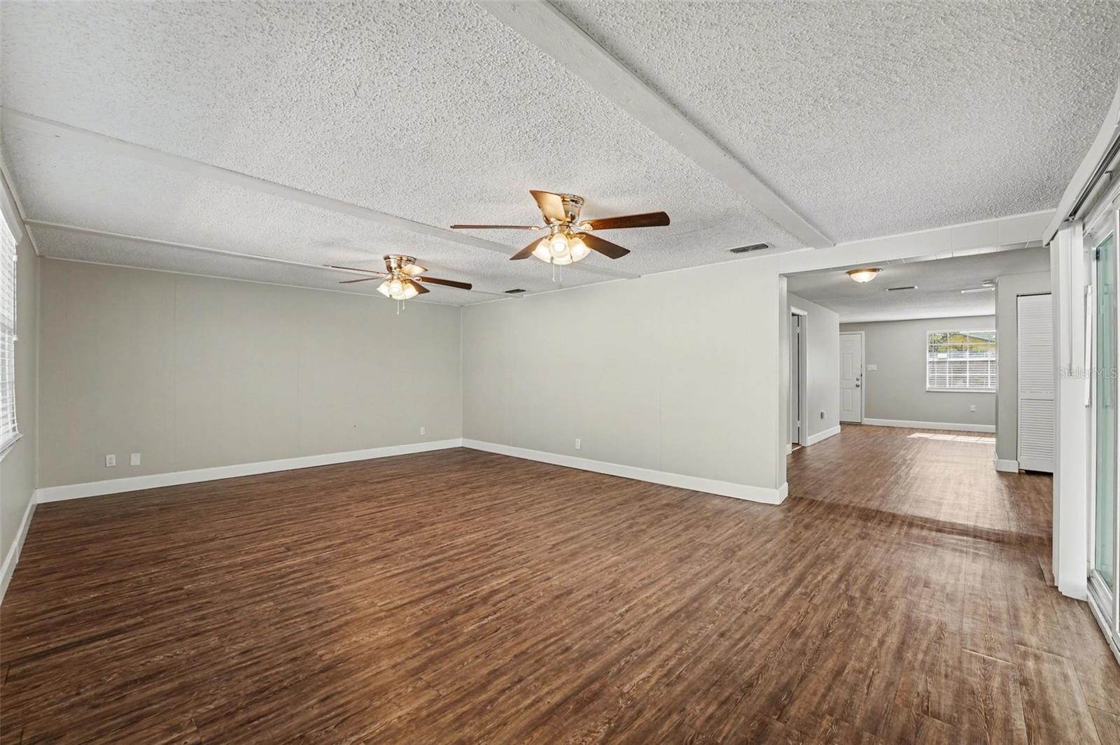 Image 6 of 25 For 1615 Seneca Avenue