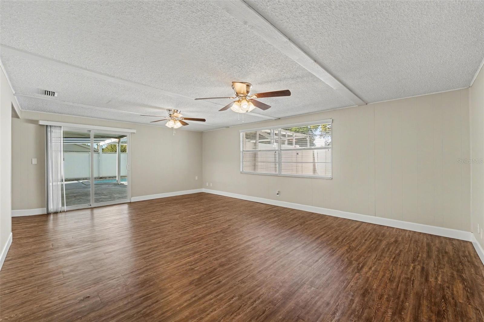 Image 7 of 25 For 1615 Seneca Avenue