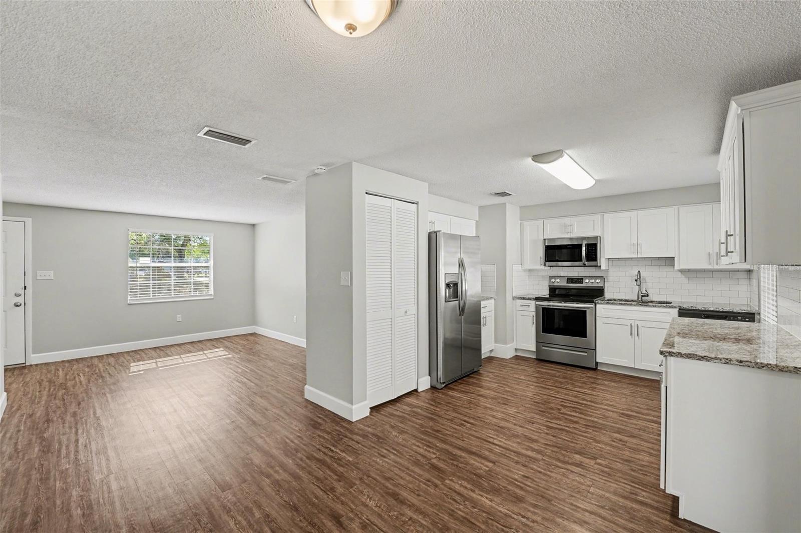 Image 9 of 25 For 1615 Seneca Avenue