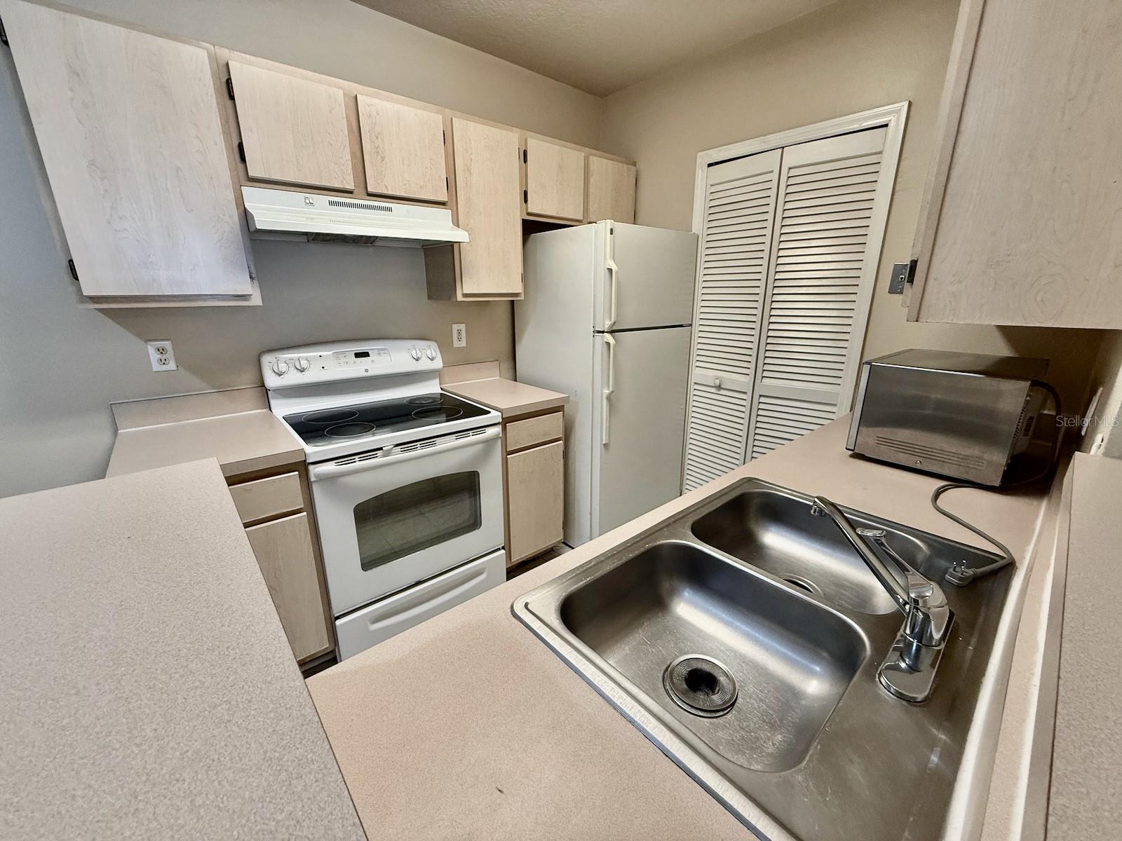 Image 6 of 17 For 4332 Kirkman Road 1003