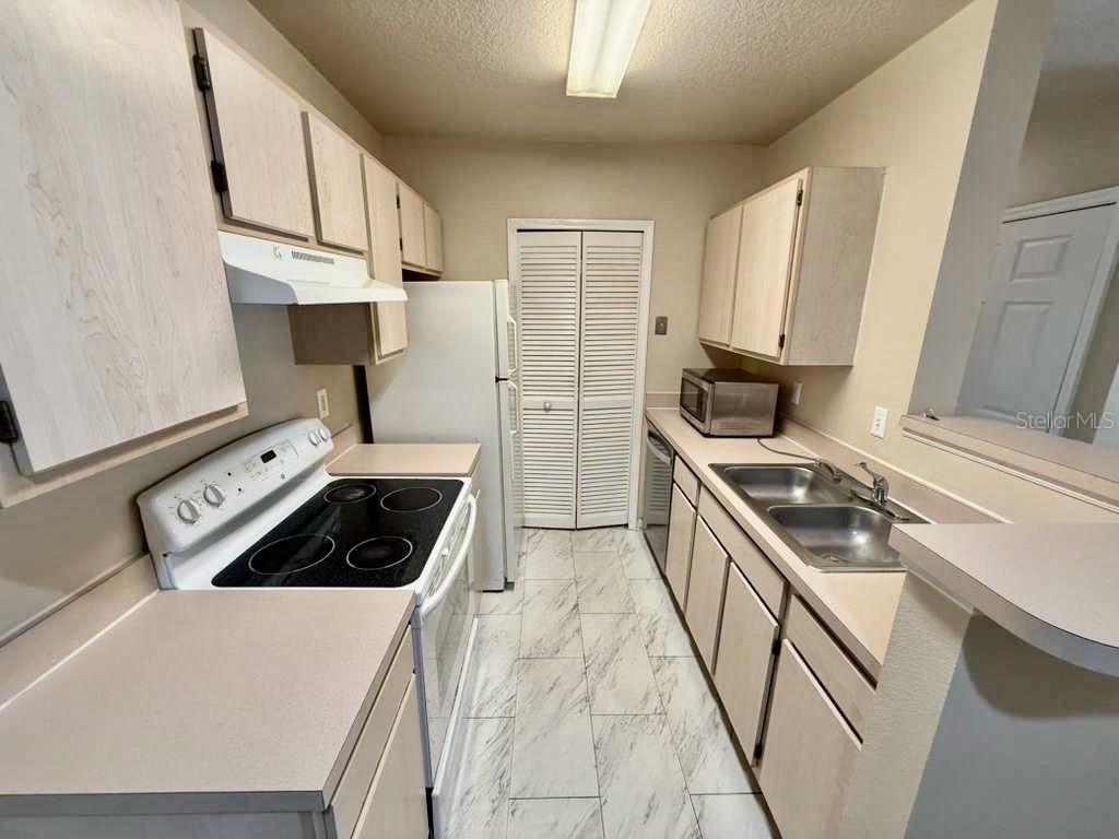 Image 7 of 17 For 4332 Kirkman Road 1003