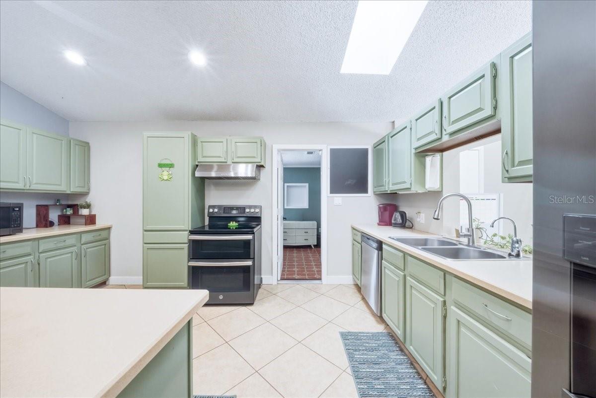 Image 11 of 51 For 4230 Tangerine Street
