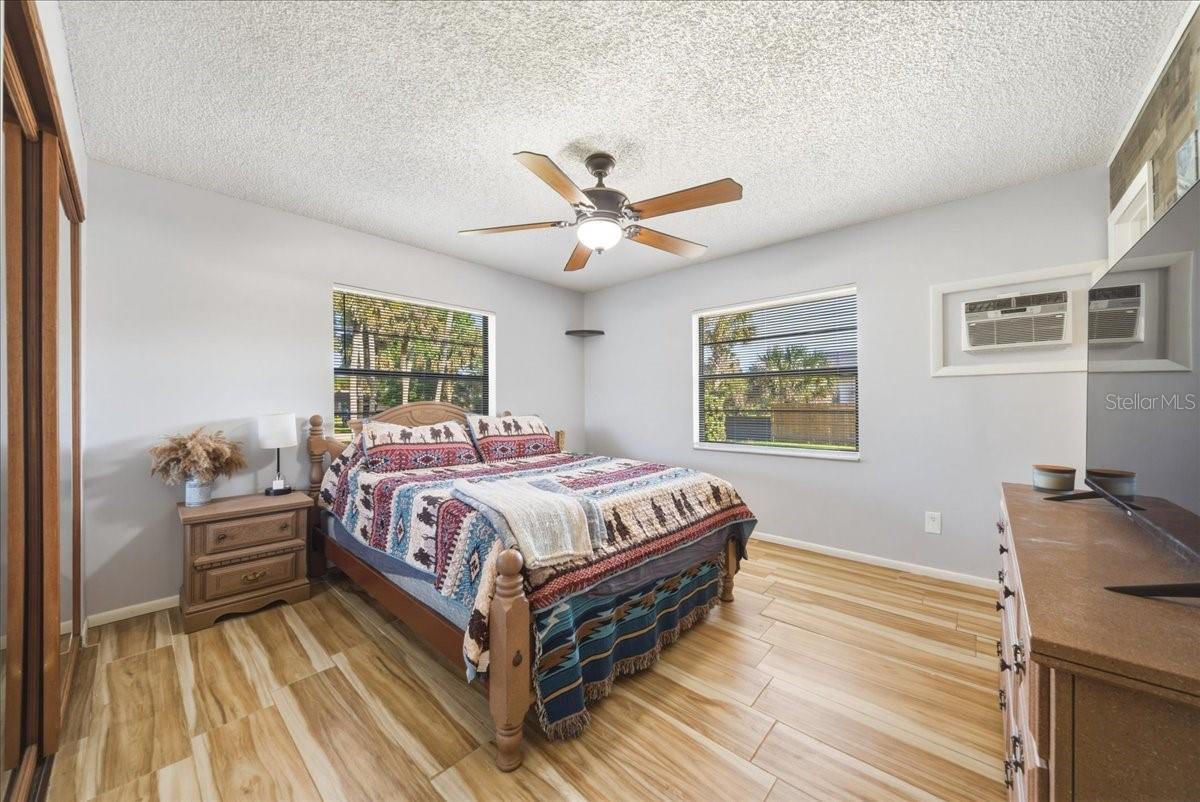 Image 19 of 51 For 4230 Tangerine Street