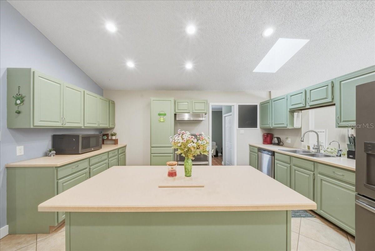 Image 6 of 51 For 4230 Tangerine Street