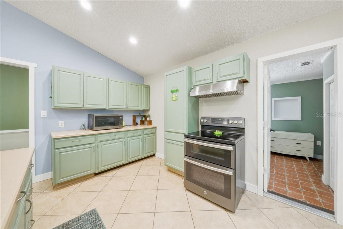 Image 9 of 51 For 4230 Tangerine Street