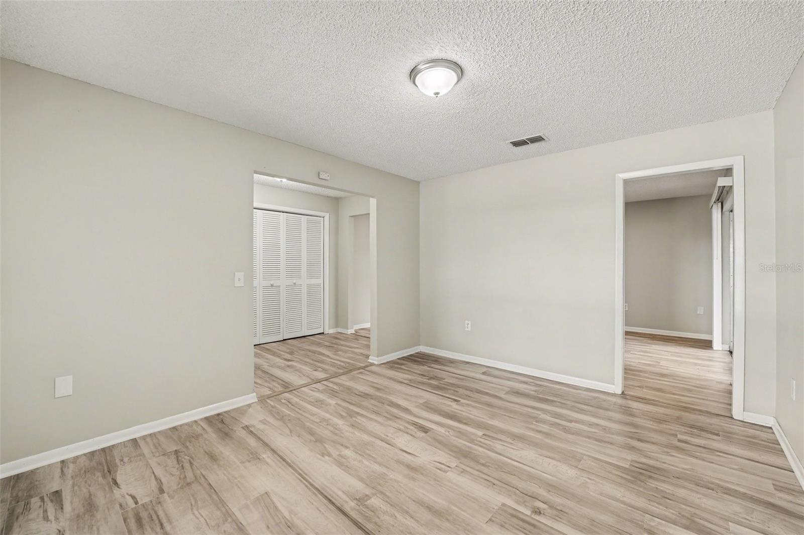 Listing photo id 10 for 1234 Fairfax N