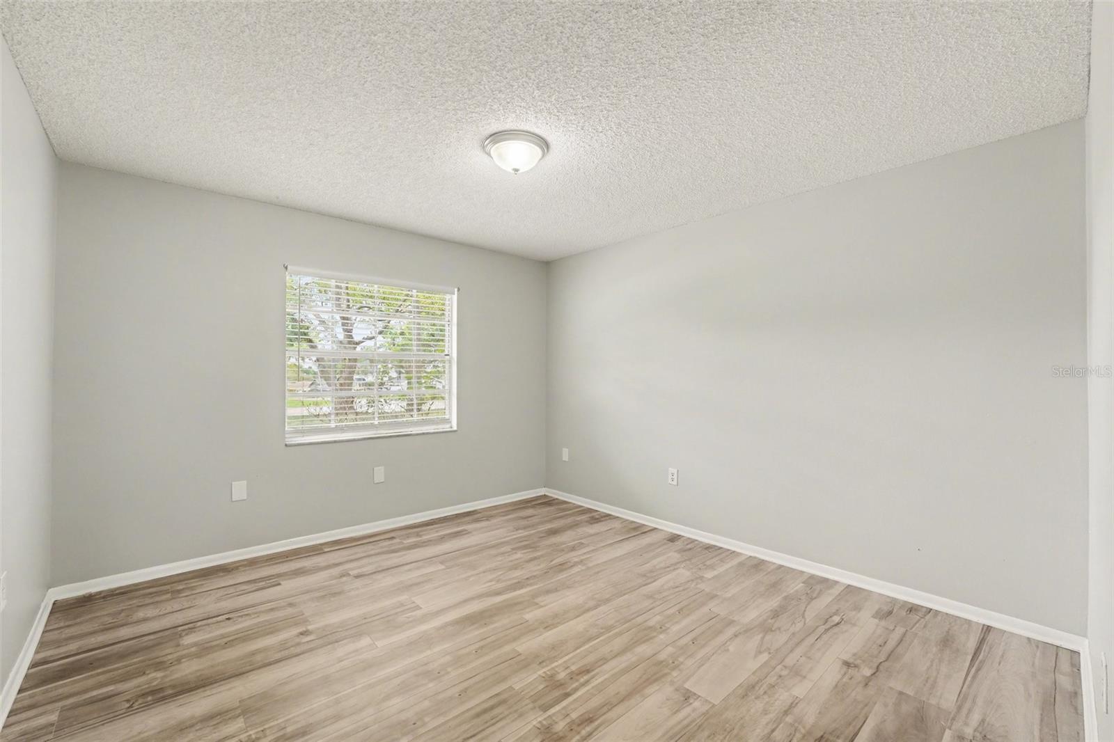 Listing photo id 11 for 1234 Fairfax N