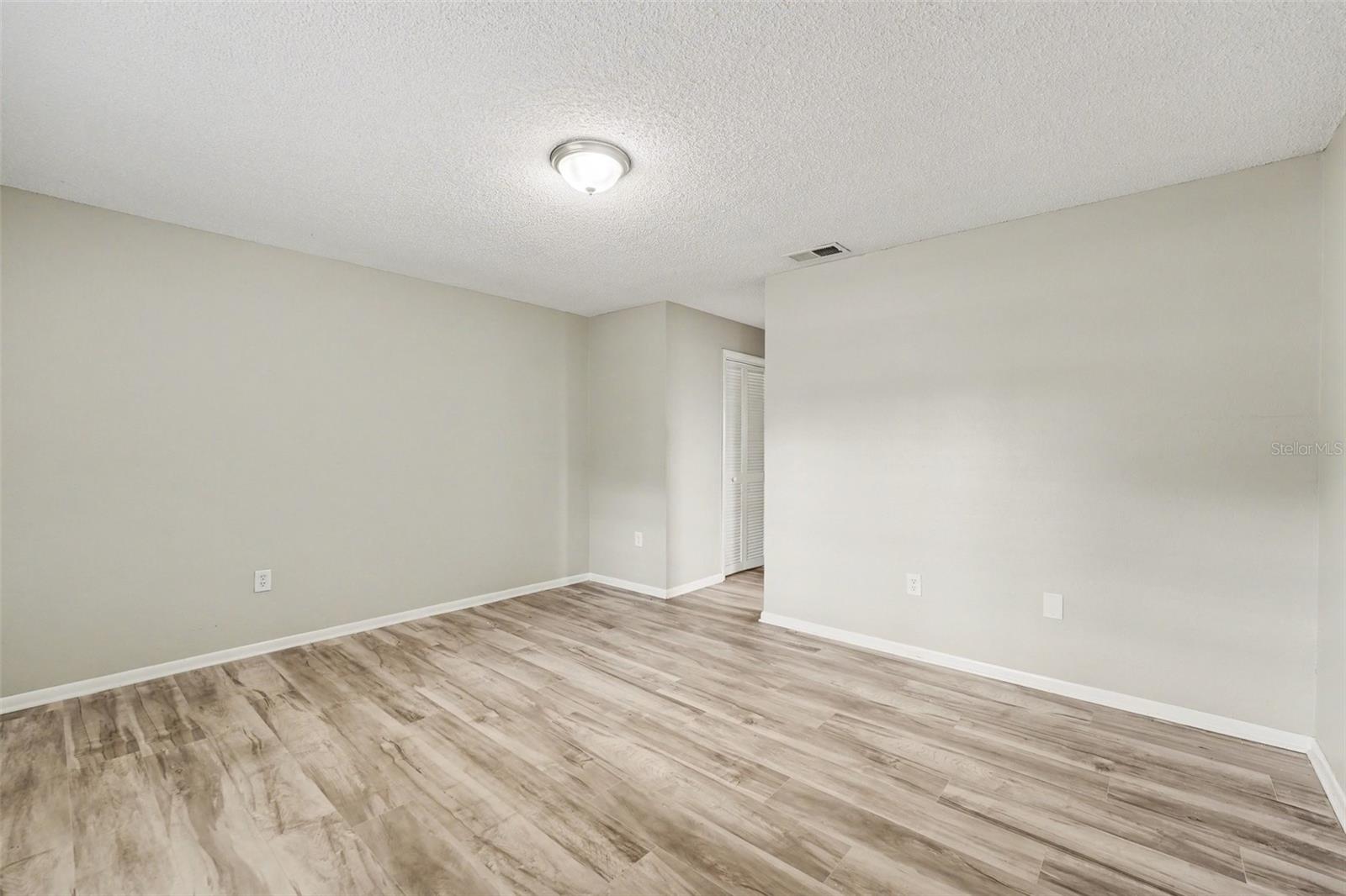 Listing photo id 13 for 1234 Fairfax N