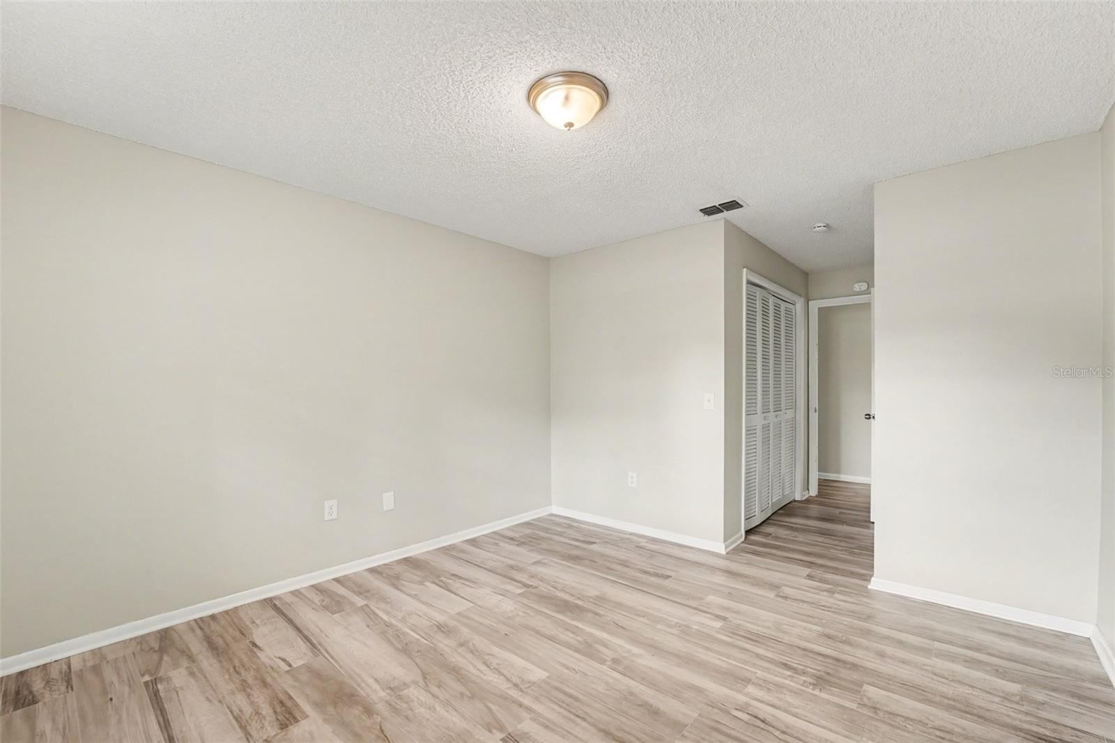 Listing photo id 15 for 1234 Fairfax N