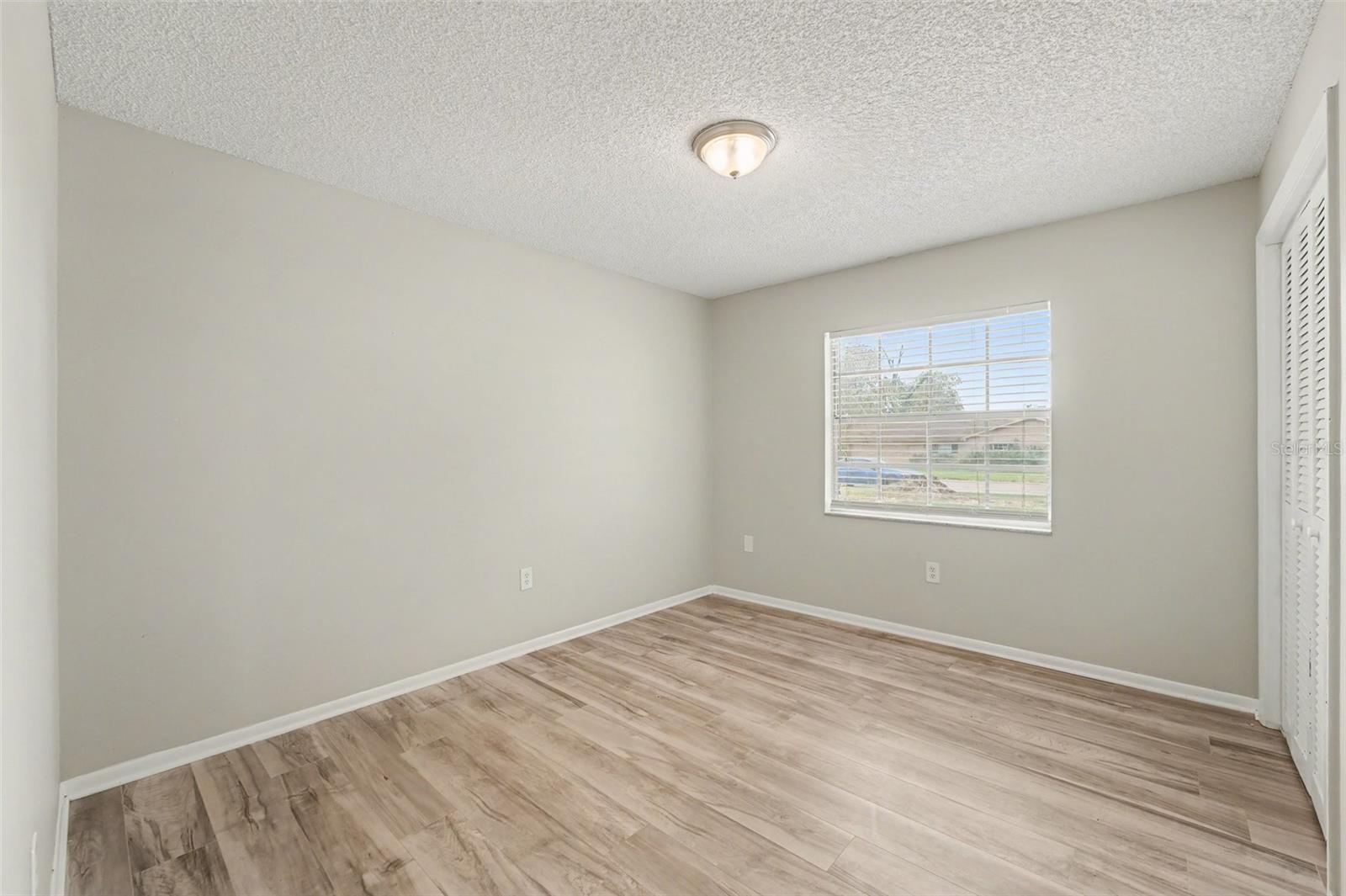 Listing photo id 16 for 1234 Fairfax N