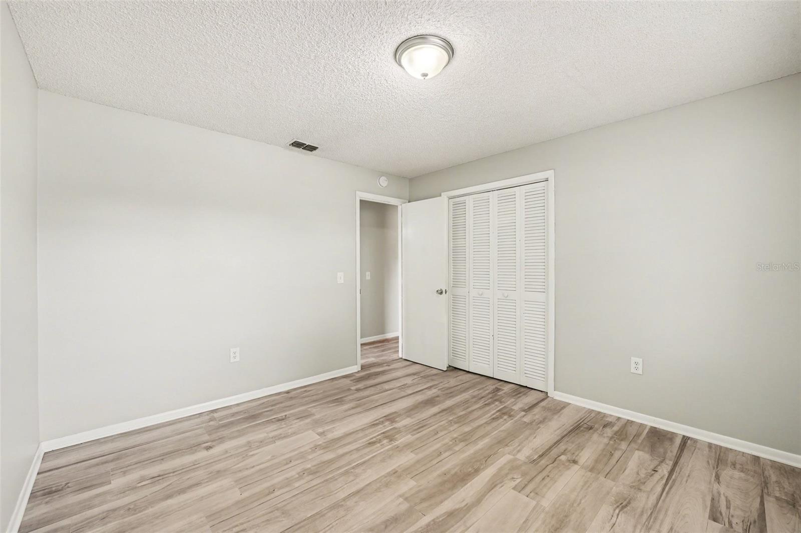 Listing photo id 17 for 1234 Fairfax N