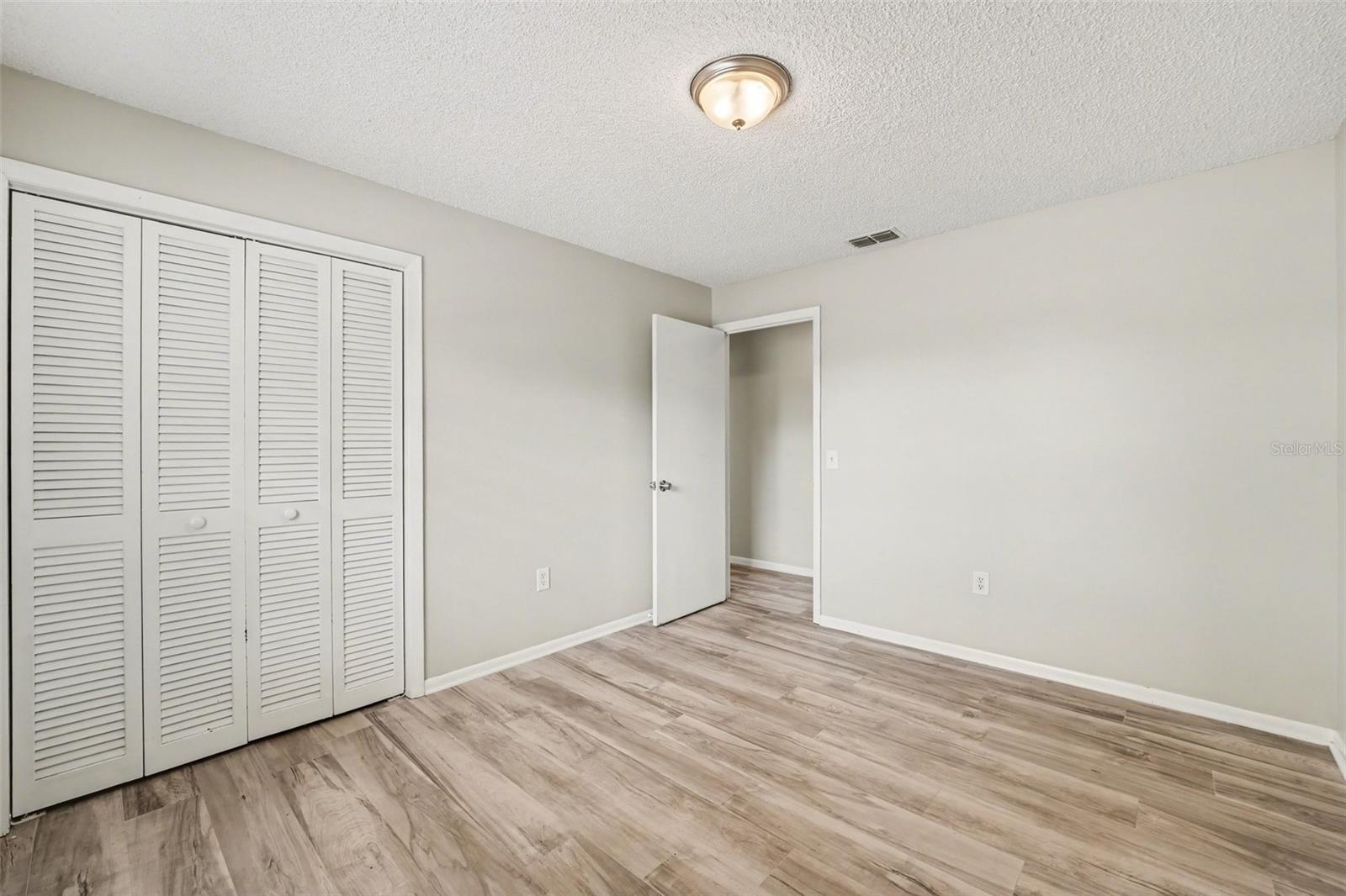 Listing photo id 18 for 1234 Fairfax N
