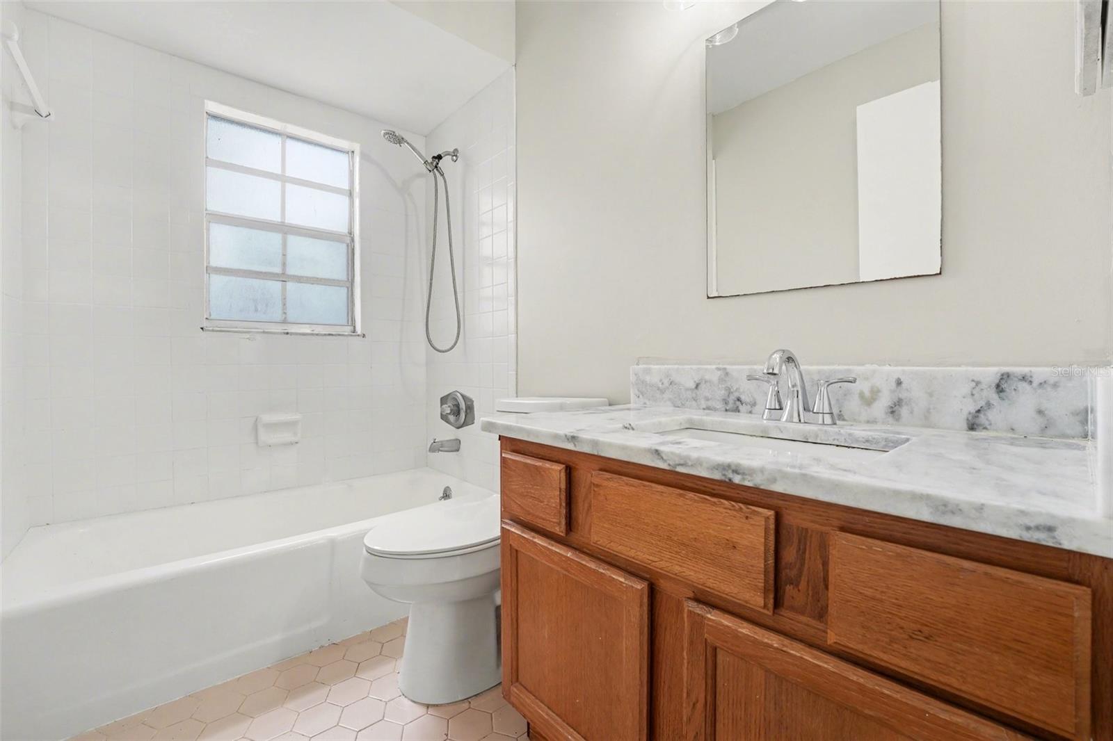 Listing photo id 20 for 1234 Fairfax N
