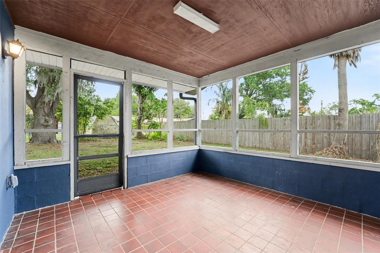 Listing photo id 21 for 1234 Fairfax N