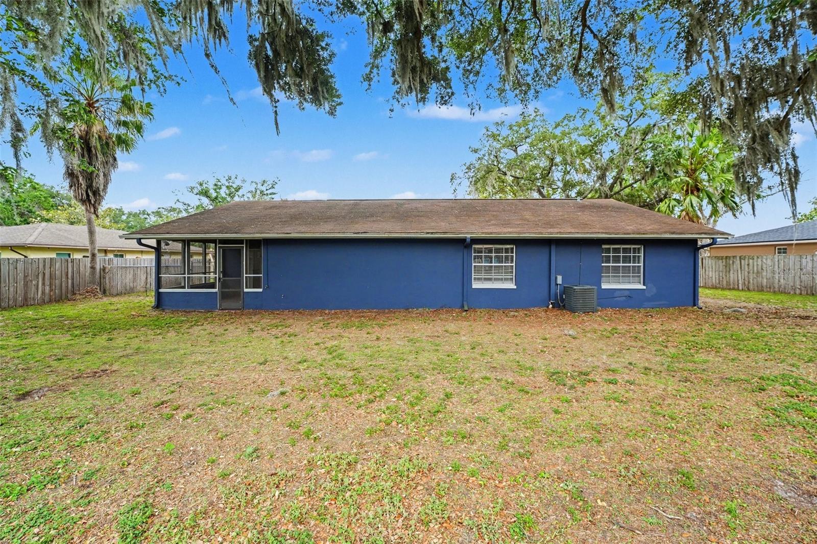Listing photo id 22 for 1234 Fairfax N
