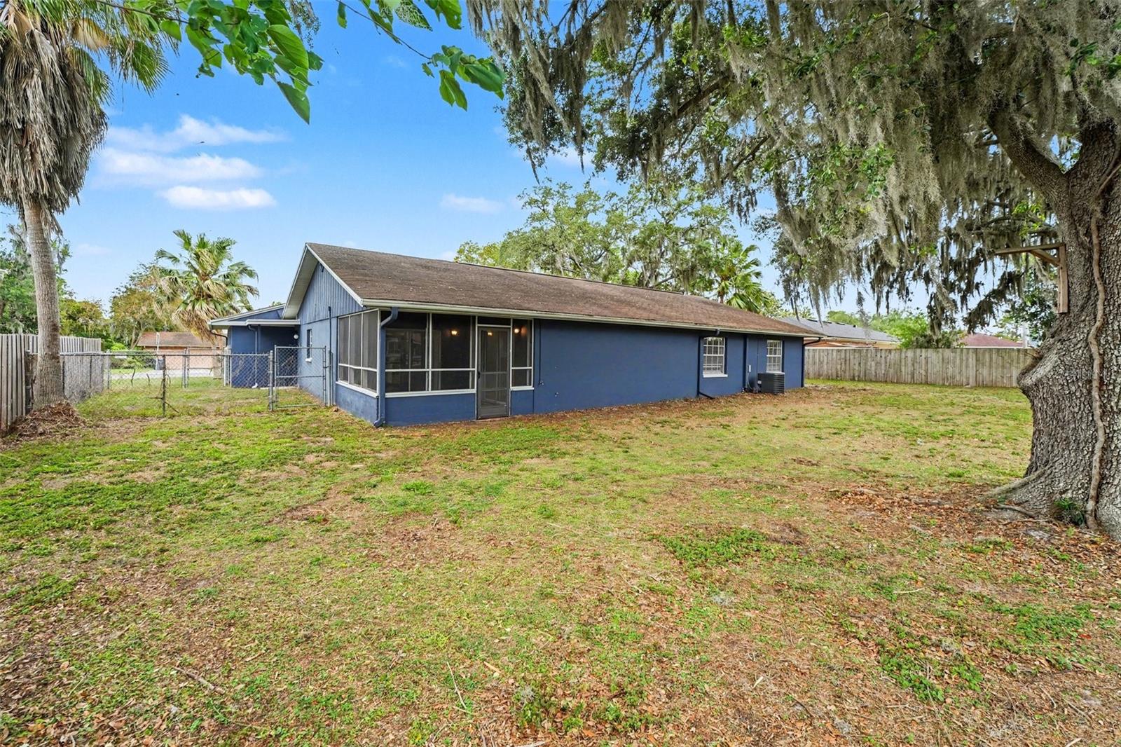 Listing photo id 23 for 1234 Fairfax N