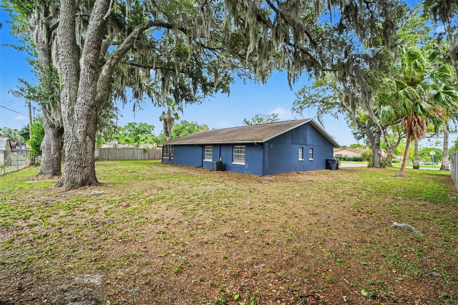 Listing photo id 24 for 1234 Fairfax N
