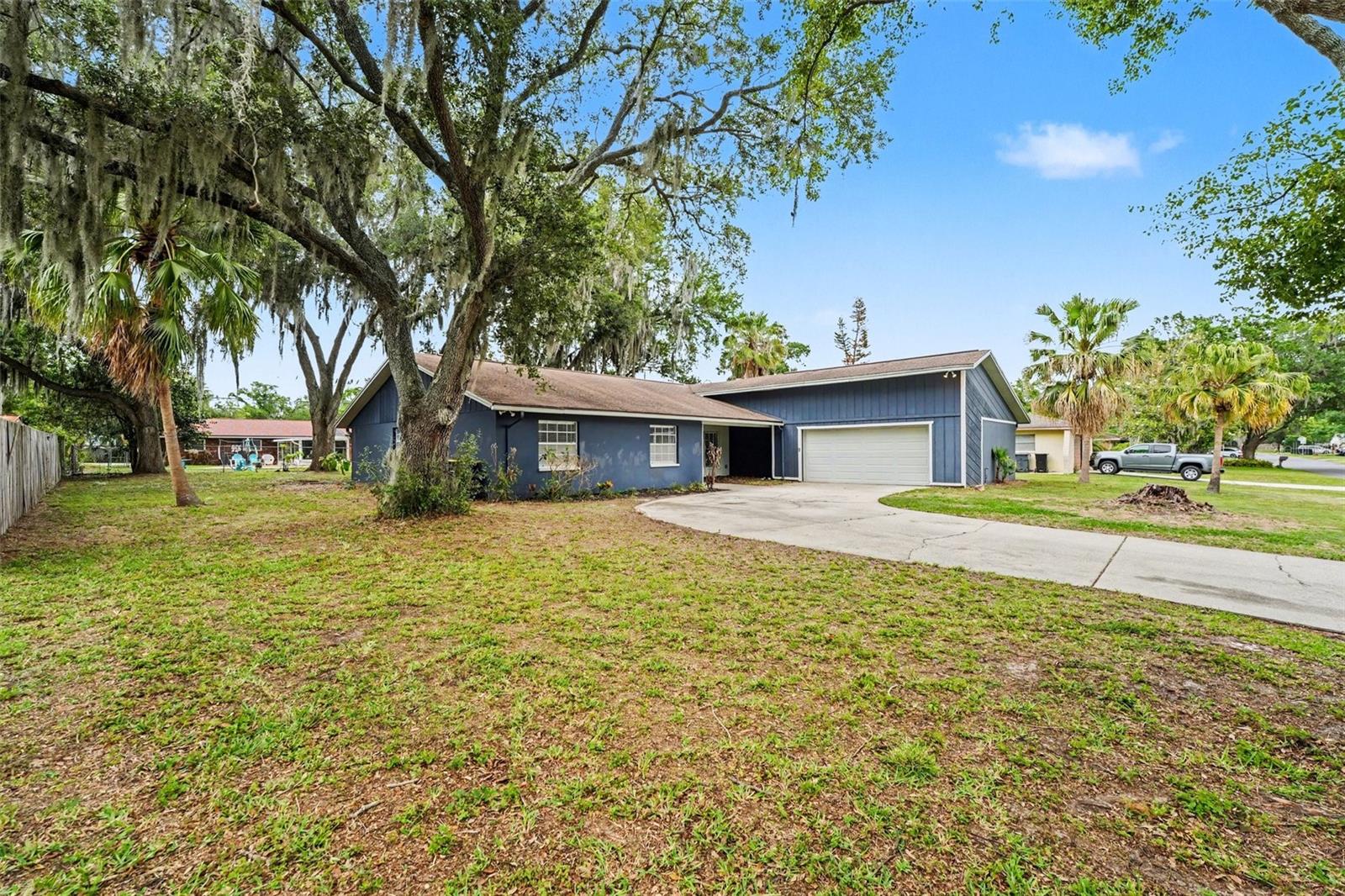 Listing photo id 1 for 1234 Fairfax N