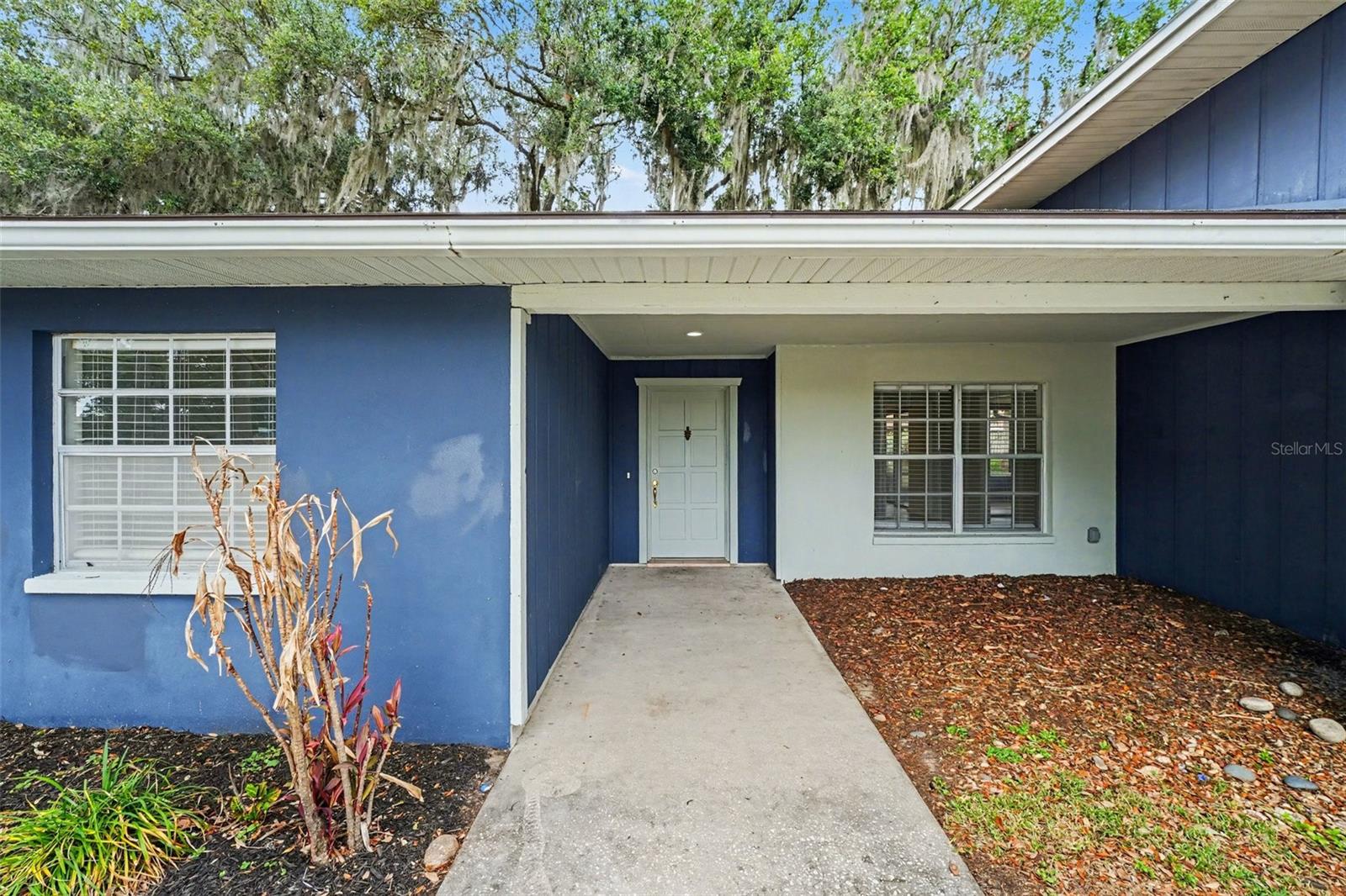 Listing photo id 2 for 1234 Fairfax N