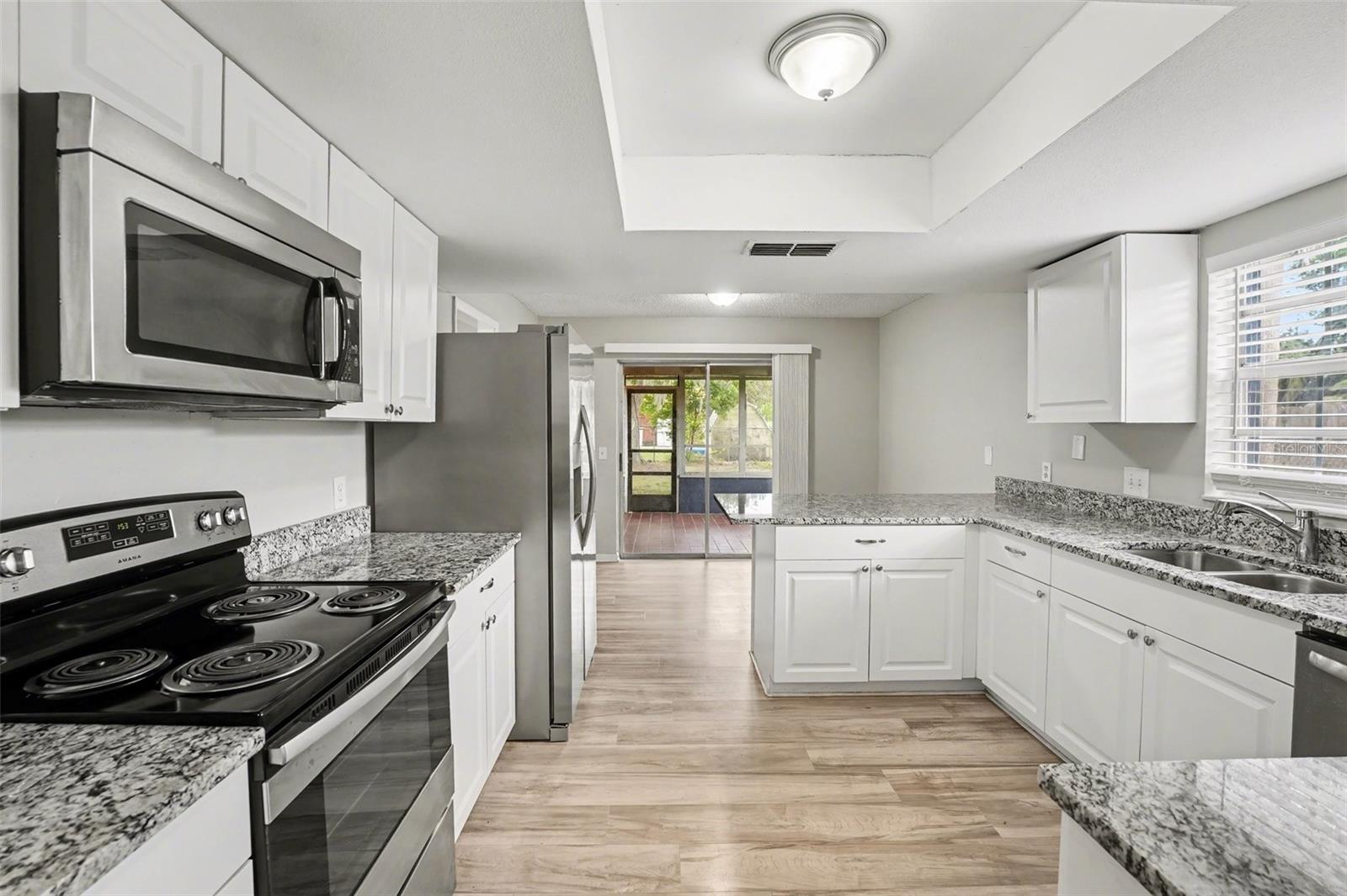 Listing photo id 3 for 1234 Fairfax N