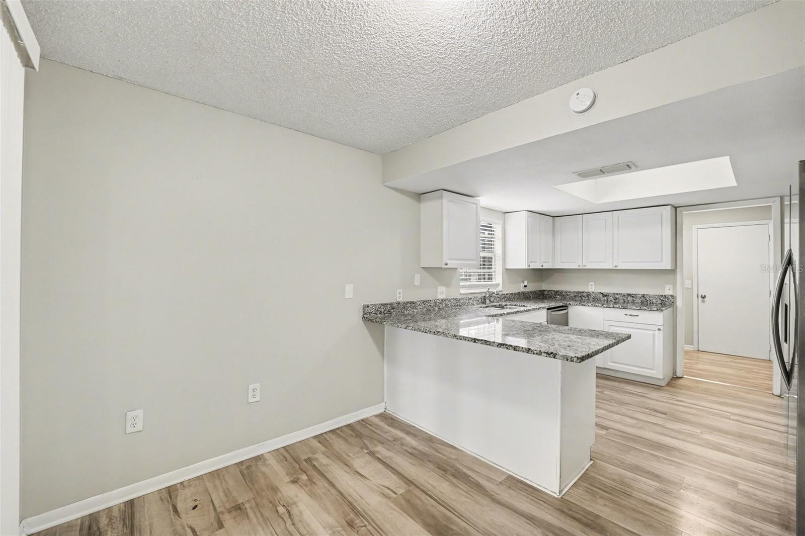 Listing photo id 4 for 1234 Fairfax N
