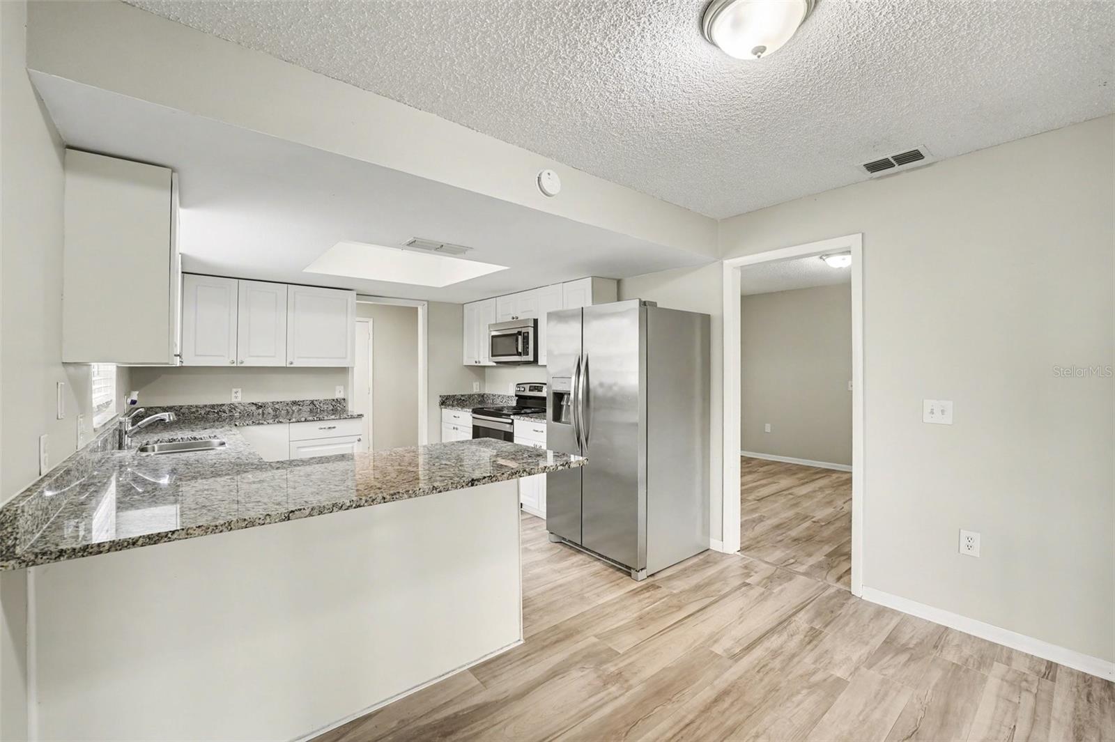 Listing photo id 5 for 1234 Fairfax N