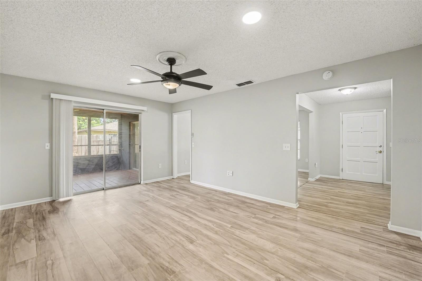 Listing photo id 7 for 1234 Fairfax N