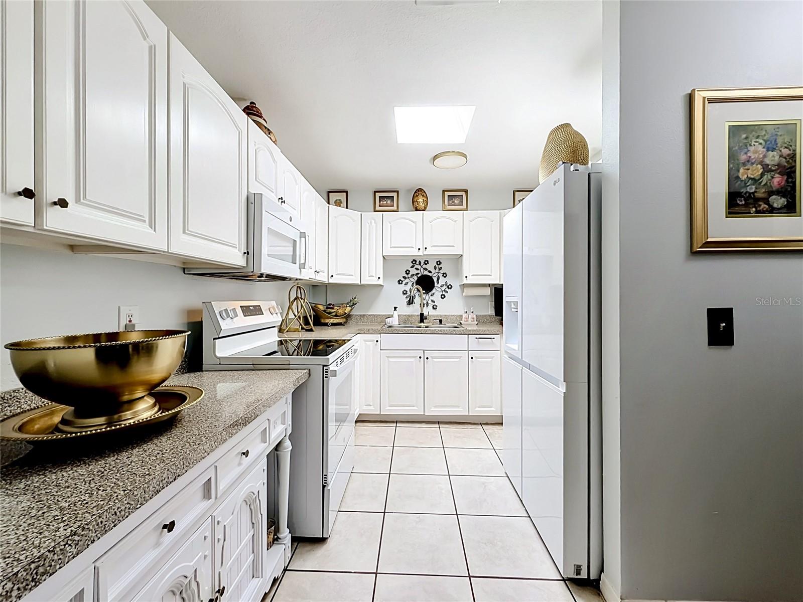 Image 4 of 52 For 2705 Arc Drive