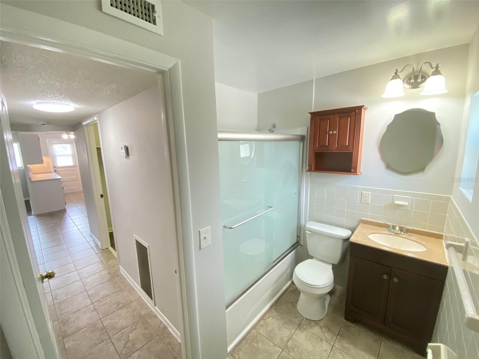 Image 10 of 19 For 320 Lakeview Street 207