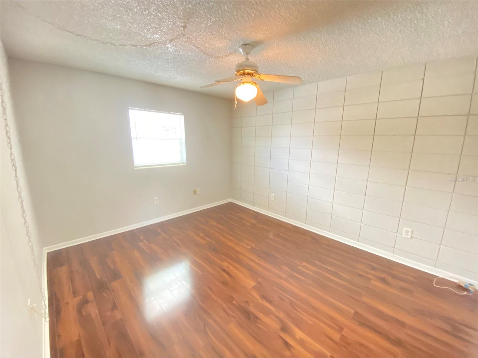 Image 12 of 19 For 320 Lakeview Street 207