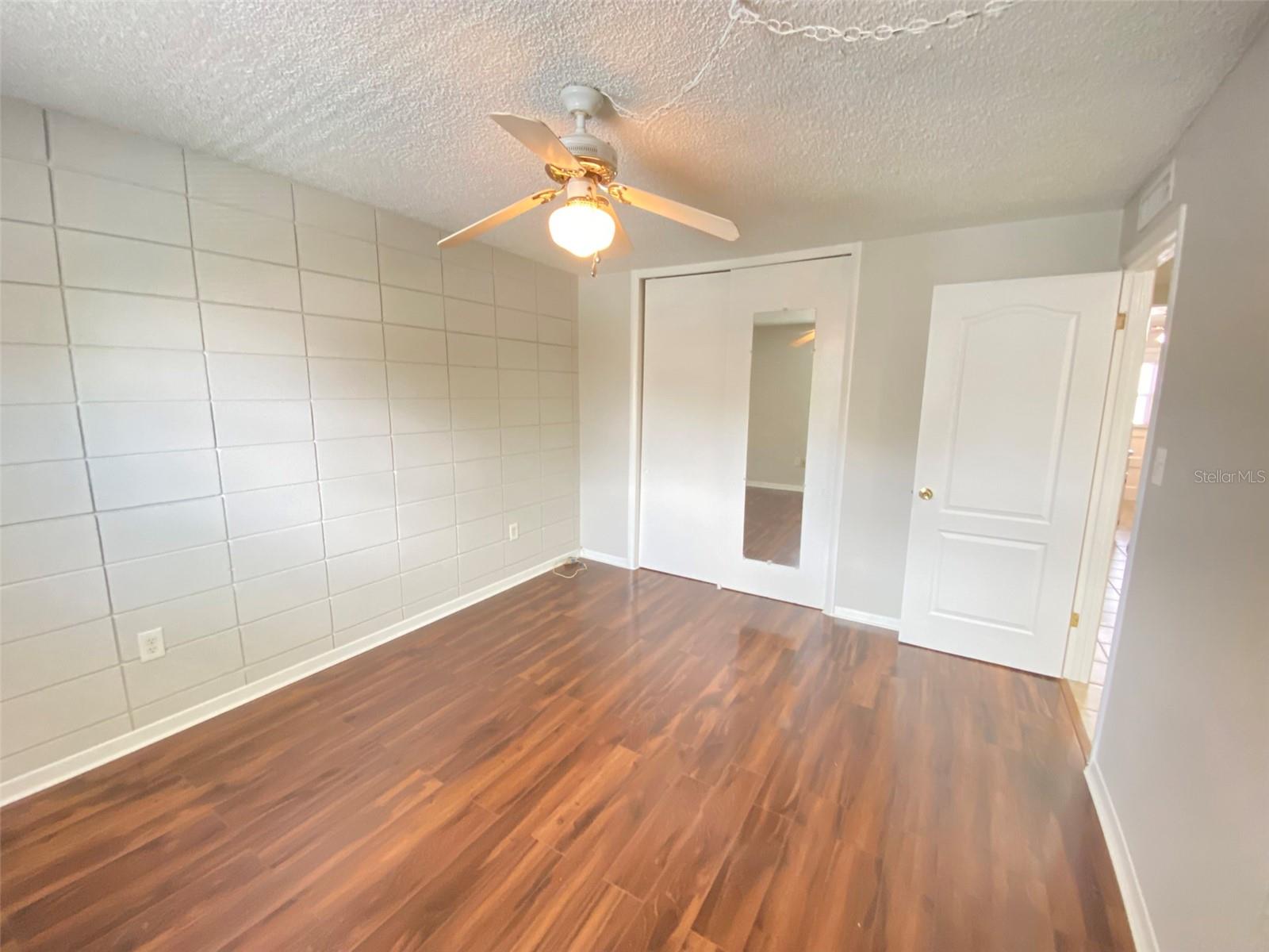 Image 13 of 19 For 320 Lakeview Street 207