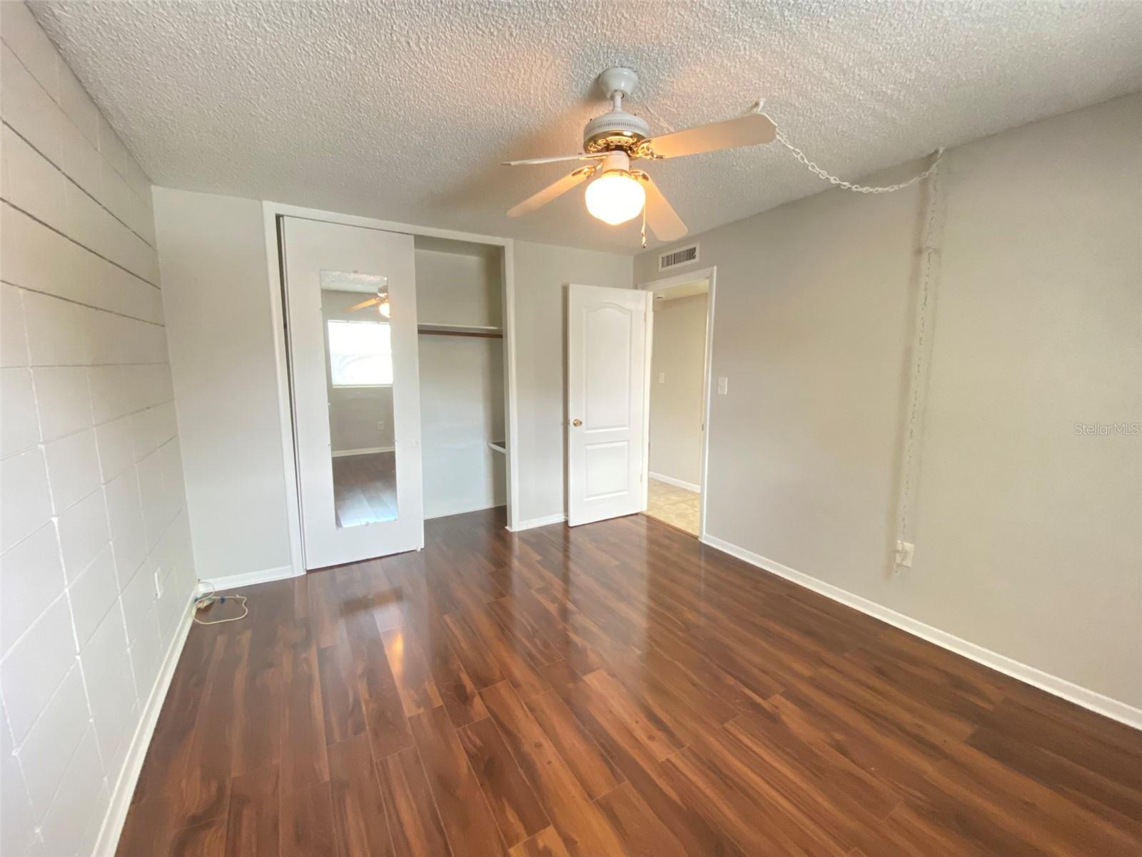 Image 14 of 19 For 320 Lakeview Street 207