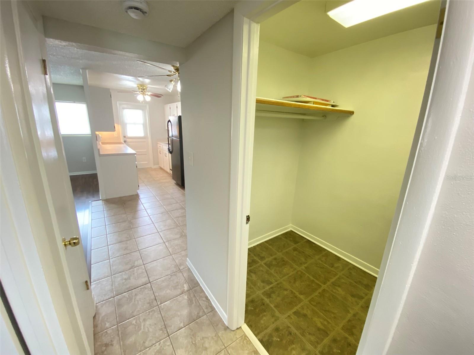 Image 15 of 19 For 320 Lakeview Street 207