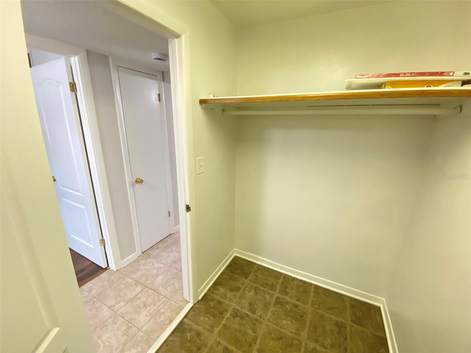 Image 16 of 19 For 320 Lakeview Street 207