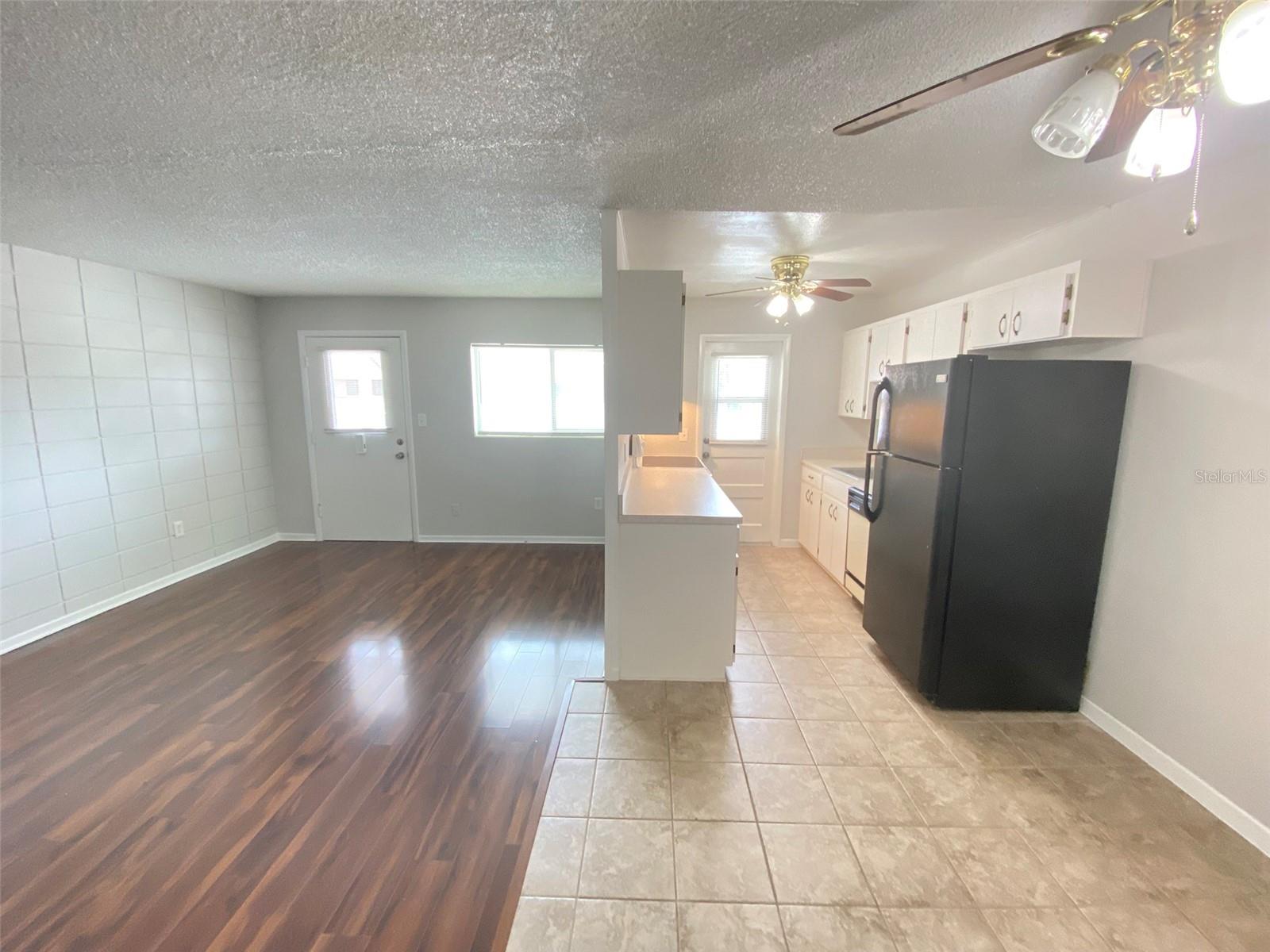 Image 4 of 19 For 320 Lakeview Street 207
