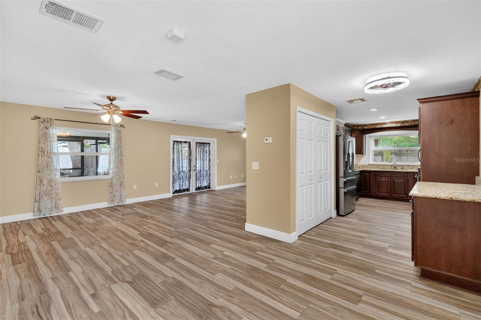 Listing photo id 13 for 3217 Lake Anderson Avenue