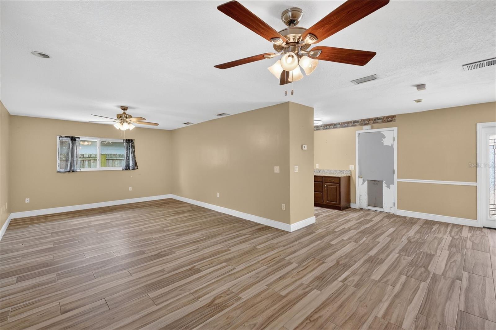 Listing photo id 15 for 3217 Lake Anderson Avenue